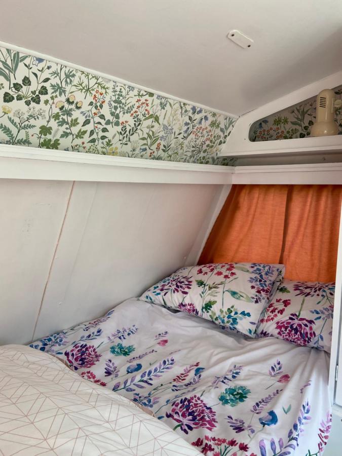 Cosy Caravan At Carrigeen Glamping Hotel คิลเคนนี ภายนอก รูปภาพ